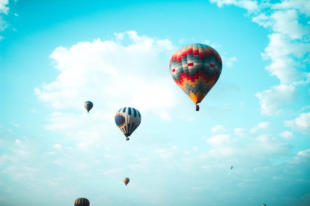 Νεκρός χειριστής αερόστατου στην Βρετανία – Πήρε φωτιά στον αέρα