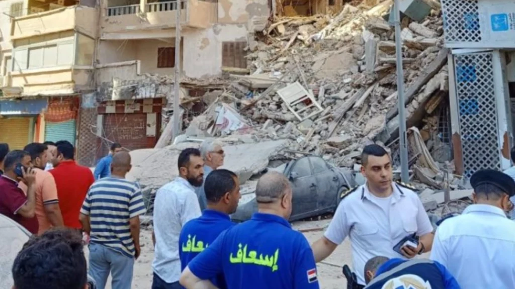 Κατέρρευσε κτίριο 13 ορόφων στην Αίγυπτο – Αναζητούν εγκλωβισμένους (βίντεο)