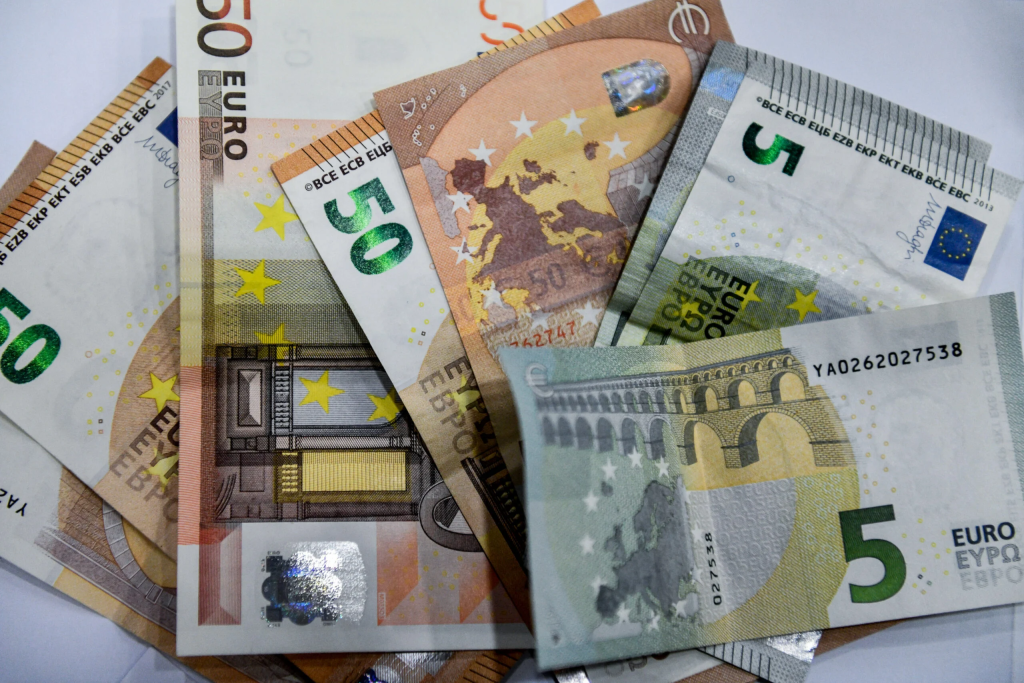 ΔΥΠΑ – «Πάω μπροστά»: Μέχρι τη Δευτέρα οι αιτήσεις για το επίδομα των 400 ευρώ
