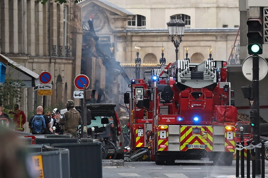 Έκρηξη στο Παρίσι: Εντοπίστηκε έξι μέρες μετά το πρώτο πτώμα στα χαλάσματα του κτιρίου