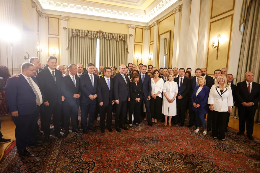 Επανάληψη του «2019»: Η πρώτη συνεδρίαση του νέου υπουργικού συμβουλίου θα γίνει με παράδοση «μπλε φακέλων» στους υπουργούς