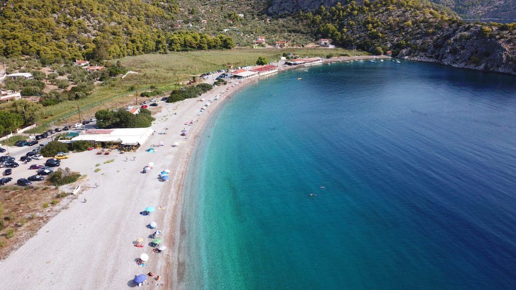 Οι πέντε παραλίες της Αττικής που είναι ιδανικές για εσένα που προτιμάς το βότσαλο