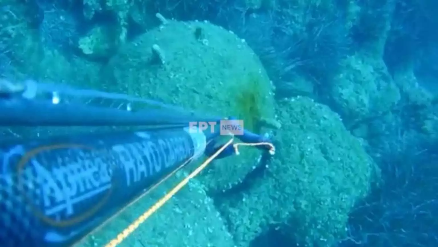 Ψαροντουφεκάς εντόπισε νάρκη του Β’ ΠΠ στο βυθό της Κεφαλονιάς – Ήταν σφηνωμένη ανάμεσα σε βράχους (φώτο)