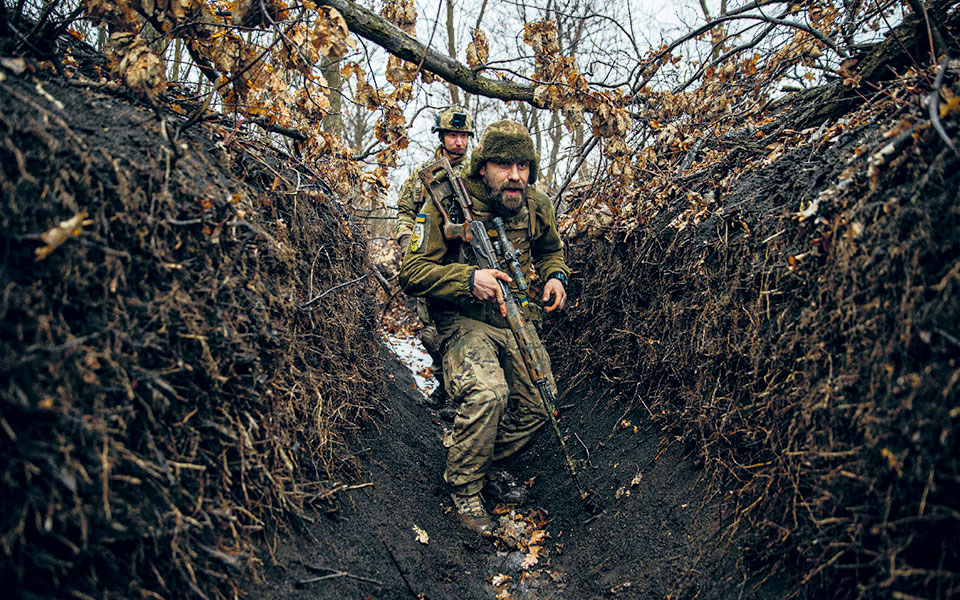 Ο σφοδρός πόλεμος χαρακωμάτων στην Ουκρανία σε ένα βίντεο