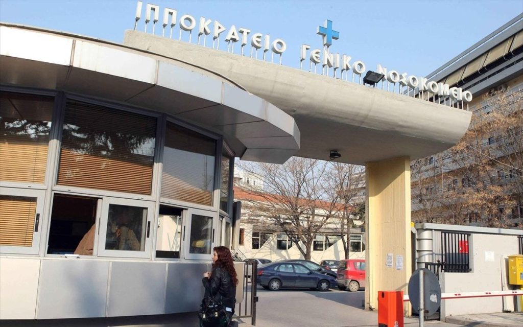 Θεσσαλονίκη: Ασθενής ξύπνησε από κώμα σε κατάσταση «αμόκ» – Ξυλοκόπησε νοσηλεύτριες και… ούρησε σε φορείο