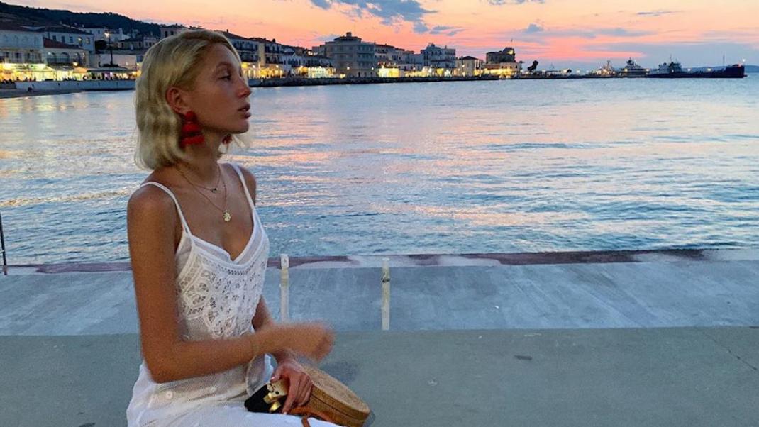 Μ.Ολυμπία: Ποζάρει με διάφανο φόρεμα και δεν αφήνει τίποτα στην φαντασία (φώτο)