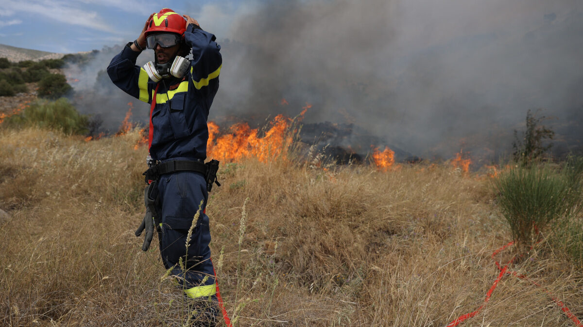 Φωτιά σε δασική έκταση σε εξέλιξη στη Ρόδο