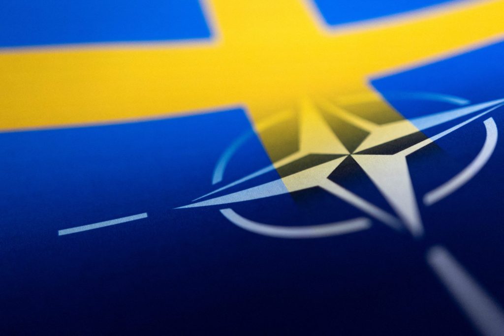 Ο Ε.Μακρόν καλεί Τουρκία και Ουγγαρία να ανοίξουν την πόρτα του ΝΑΤΟ στη Σουηδία