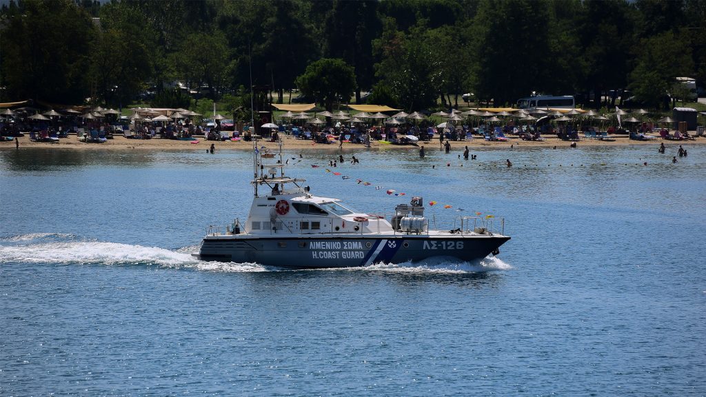 Χαλκιδική: Λουόμενος βρήκε χειροβομβίδα μέσα στη θάλασσα – Μόλις 20 μέτρα από την ακτή