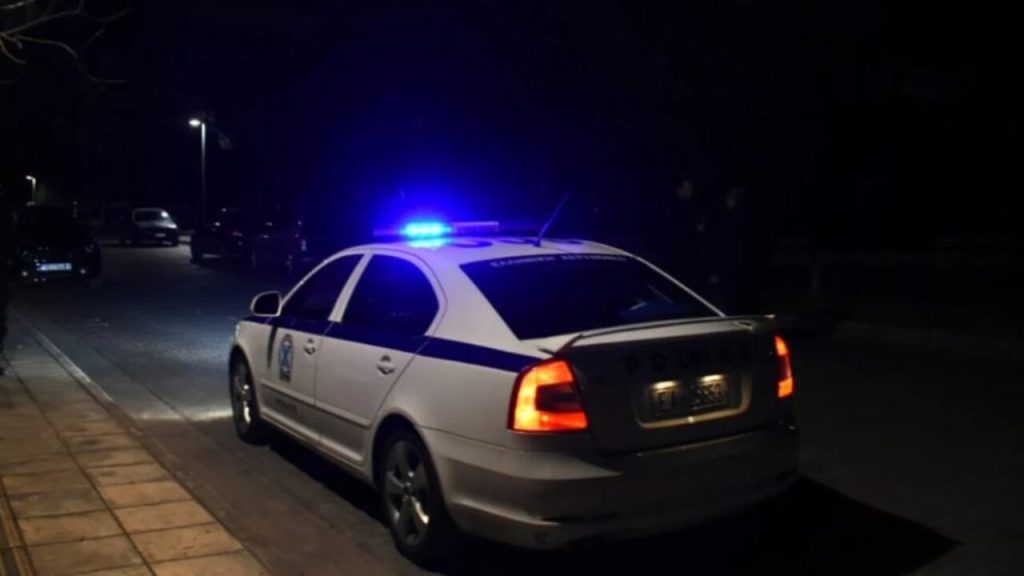 Τρόμος για τρεις 16χρονους στο Ίλιον: Ανήλικοι τους χτύπησαν και τους λήστεψαν – Χειροπέδες σε πέντε άτομα