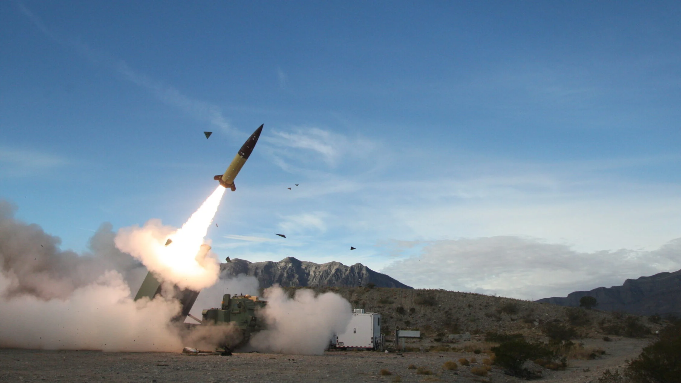 WSJ: «Οι ΗΠΑ σκέφτονται να στείλουν τους πυραύλους μεγάλου βεληνεκούς ATACMS στην Ουκρανία»