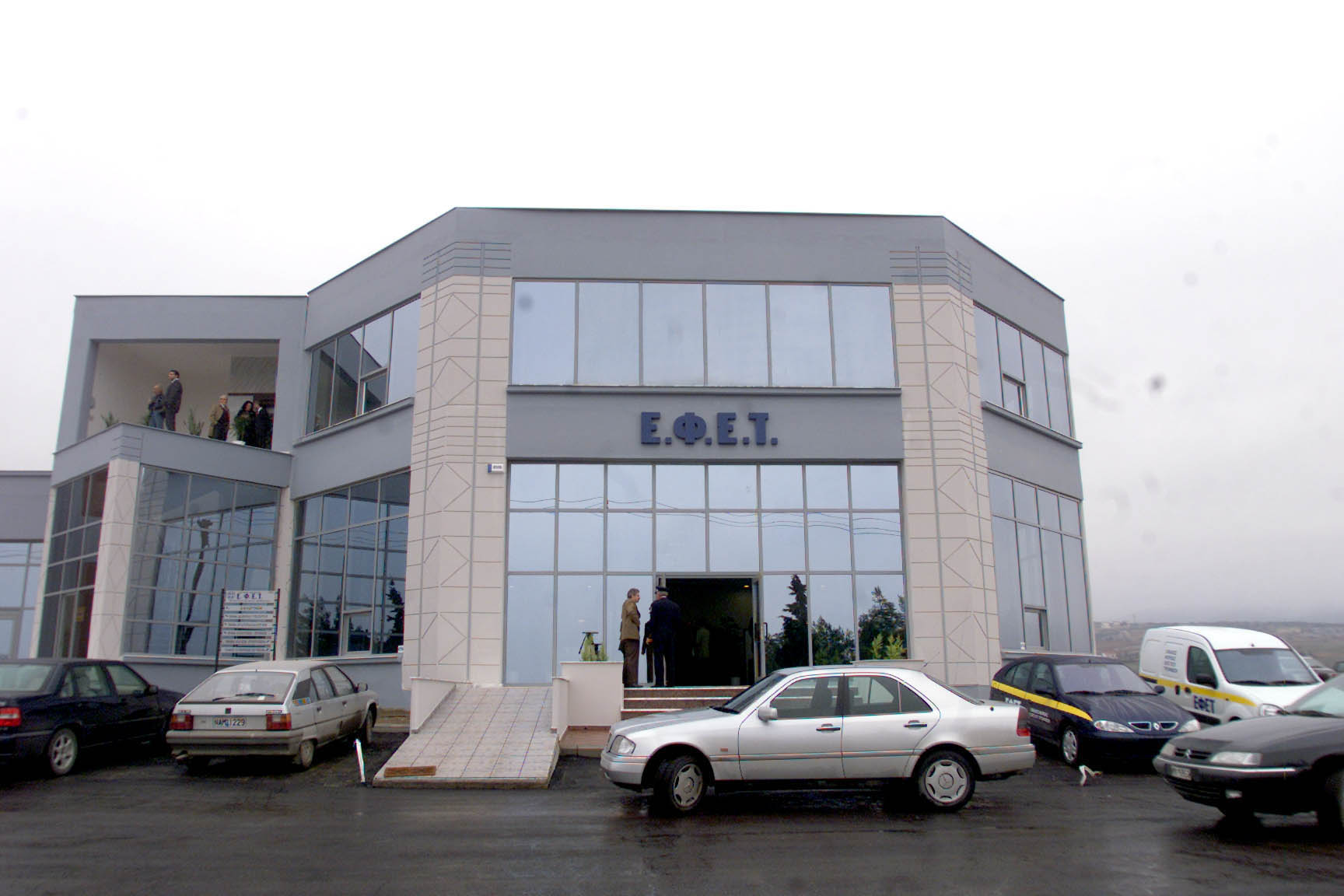 ΕΦΕΤ: Εντοπίστηκε σαλμονέλα σε μπιφτέκια και σουβλάκια κοτόπουλου (φωτο)