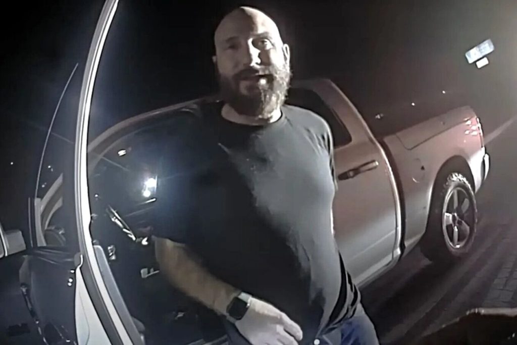 ΗΠΑ: Καρέ καρέ η σύλληψη παιδοβιαστή – Οδηγούσε μεθυσμένος με 6 παιδιά στο αμάξι του