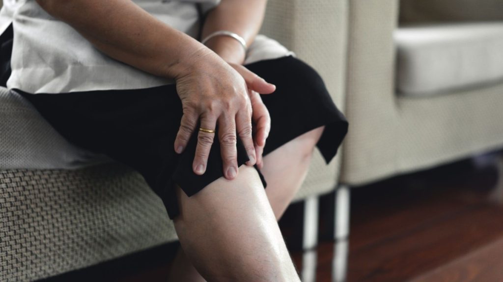 Οστεοαρθρίτιδα γόνατος: Τι να κάνετε για να μειώσετε τον πόνο
