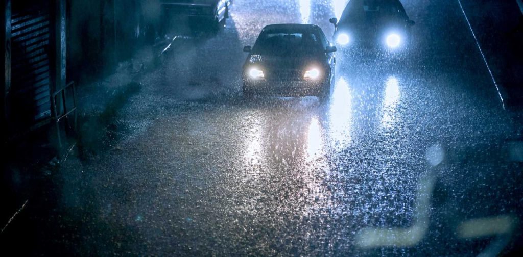 Ισχυρή καλοκαιρινή βροχόπτωση έπληξε τη Θεσσαλονίκη (βίντεο)