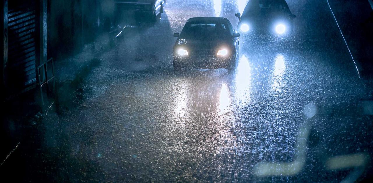 Ισχυρή καλοκαιρινή βροχόπτωση έπληξε τη Θεσσαλονίκη (βίντεο)