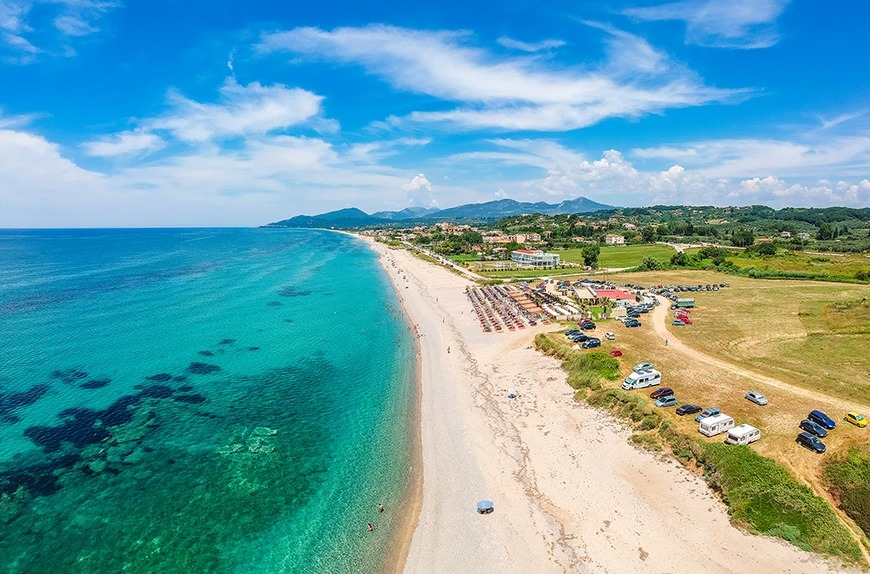 «Επίγειος παράδεισος»: Αυτή είναι η μεγαλύτερη σε μήκος παραλία στην Ελλάδα
