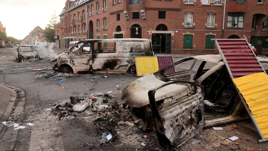 Η Γαλλία ζει τα δικά της «Δεκεμβριανά»: Εμπρησμοί και καταρρεύσεις κτιρίων –  Η προειδοποίηση των στρατιωτικών