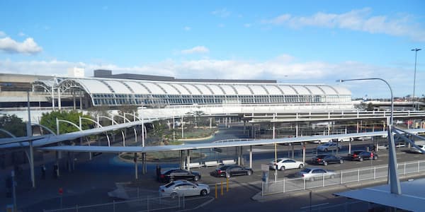 Αυστραλία: Προβλήματα στο αεροδρόμιο του Σίδνεϊ λόγω ισχυρών ανέμων – Στο νοσοκομείο επιβάτες λόγω ισχυρών αναταράξεων