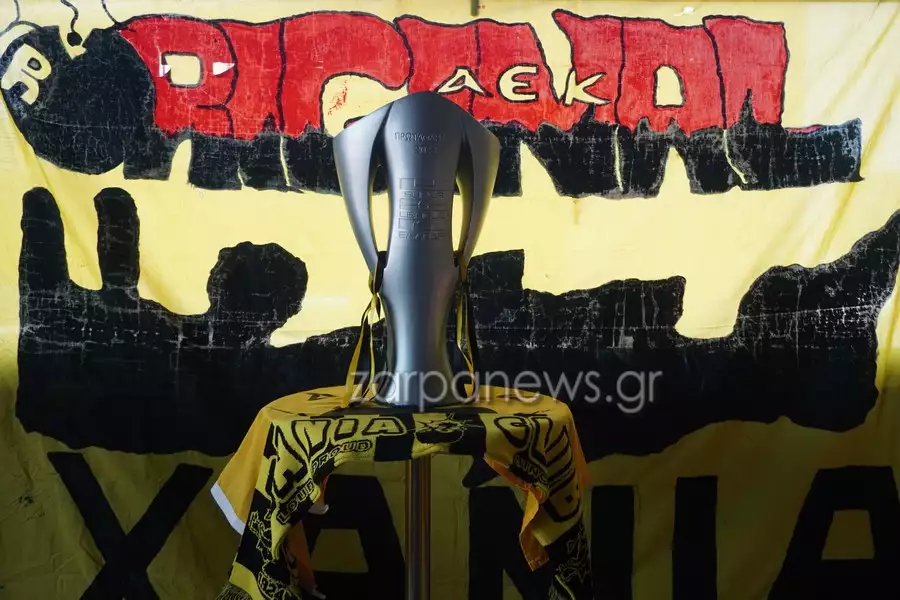 ΑΕΚ: Στα Χανιά το τρόπαιο του πρωταθλήματος – Έξαλλοι πανηγυρισμοί από τους οπαδούς (βίντε-φωτο)