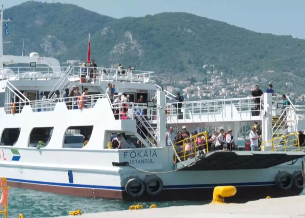 Τούρκοι κατέκλυσαν τη Λέσβο με αφορμή το μπαϊράμι – Τουλάχιστον 9.000 τουρίστες έφτασαν στο νησί