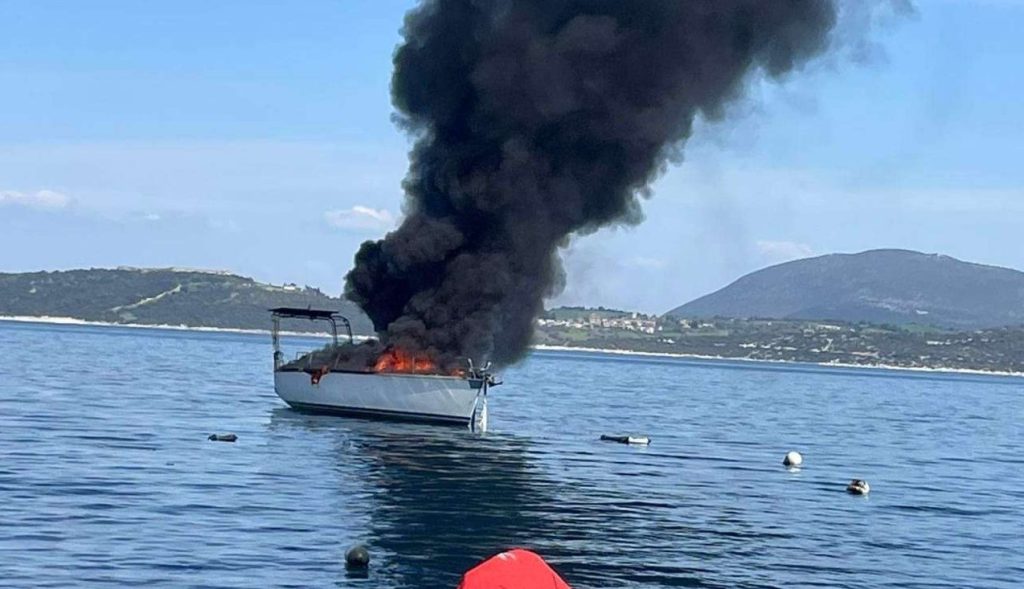 Ραφήνα: Έκρηξη σε ταχύπλοο σκάφος στο Μαρμάρι – Ένας σοβαρά τραυματίας (φώτο)