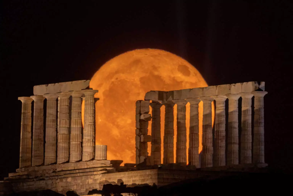 Πανσέληνος Ιουλίου: Εντυπωσιακές εικόνες από το «φεγγάρι του Ελαφιού» (φώτο)