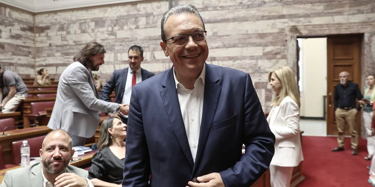 ΣΥΡΙΖΑ: Ζητά να φύγουν οι «Σπαρτιάτες» από πίσω του στη Βουλή – Τι ανέφερε ο Α.Τσίπρας