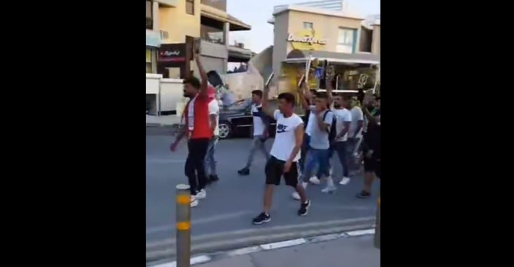 Κύπρος: Μουσουλμάνοι έκαναν πορεία φωνάζοντας συνθήματα και κρατώντας κοράνι στο χέρι τους (βίντεο)