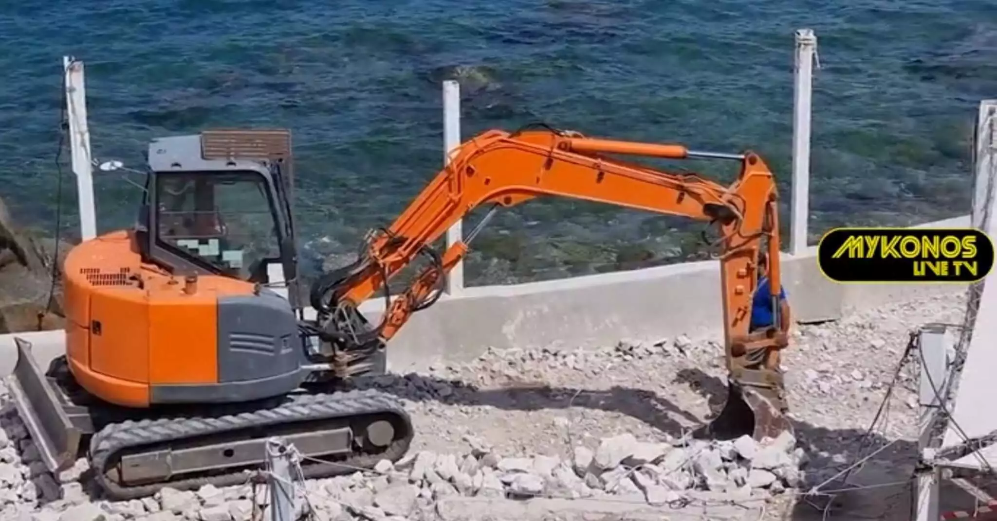 Μύκονος: Έπιασαν και πάλι δουλειά από το πρωί οι μπουλντόζες – Στο «στόχαστρο» οι αυθαιρεσίες στους Κάτω Μύλους