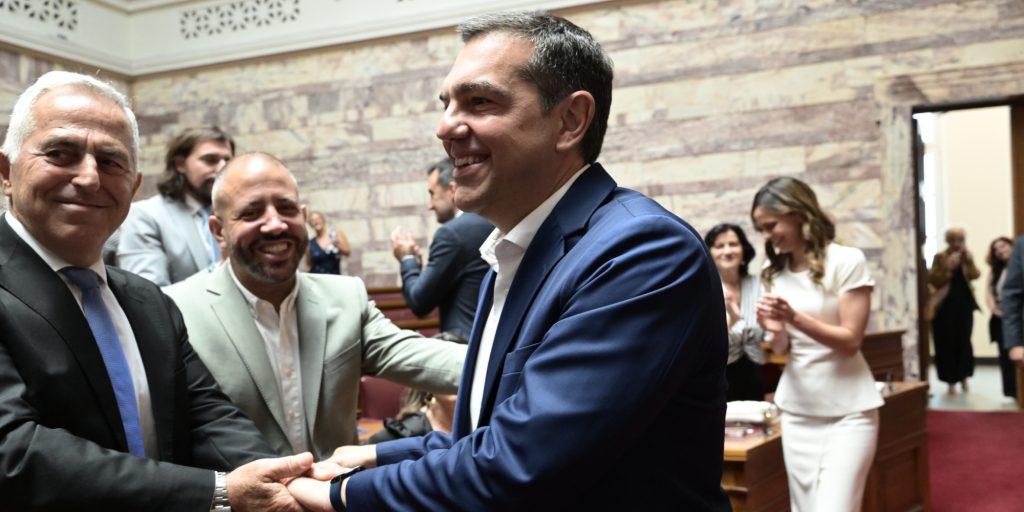 Αποθεώθηκε από τους βουλευτές ο Α.Τσίπρας – Ομόφωνα πρόεδρος της ΚΟ του ΣΥΡΙΖΑ ο Σ.Φάμελλος
