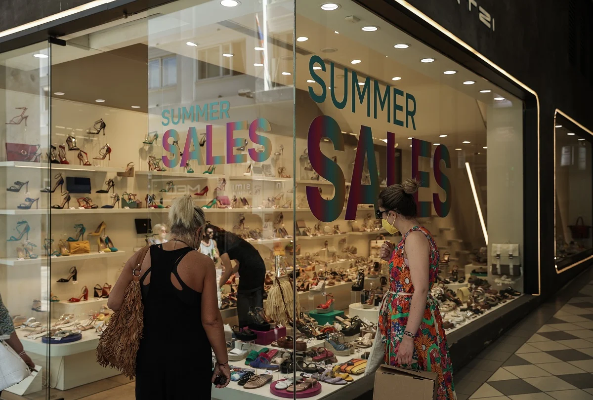 Θερινές εκπτώσεις: Πότε ξεκινούν και πόσο θα διαρκέσουν