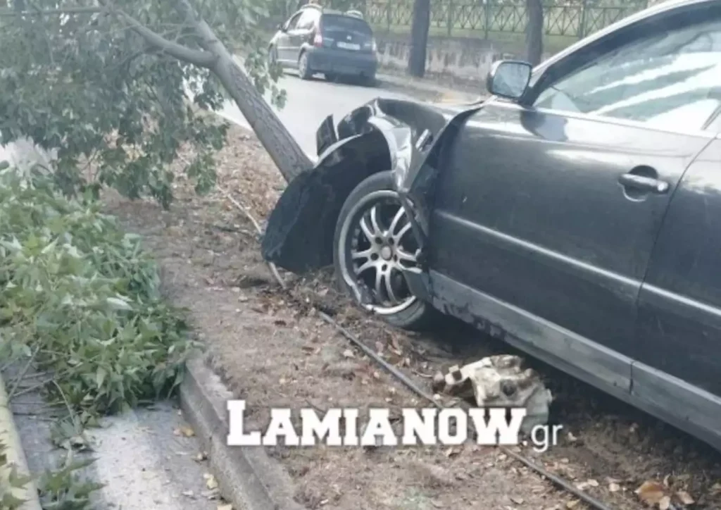 Λαμία: Οδηγός αποκοιμήθηκε στο τιμόνι και έπεσε πάνω σε δέντρα