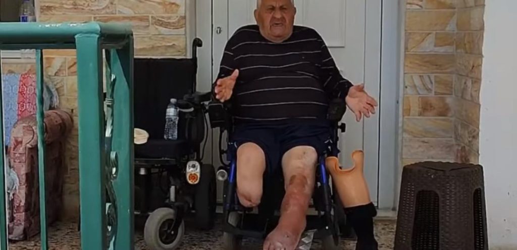 Χαλκιδική: Ο 81χρονος καταγγέλλει ότι μπράβοι και αστυνομικοί τον πέταξαν ξανά έξω από το σπίτι του