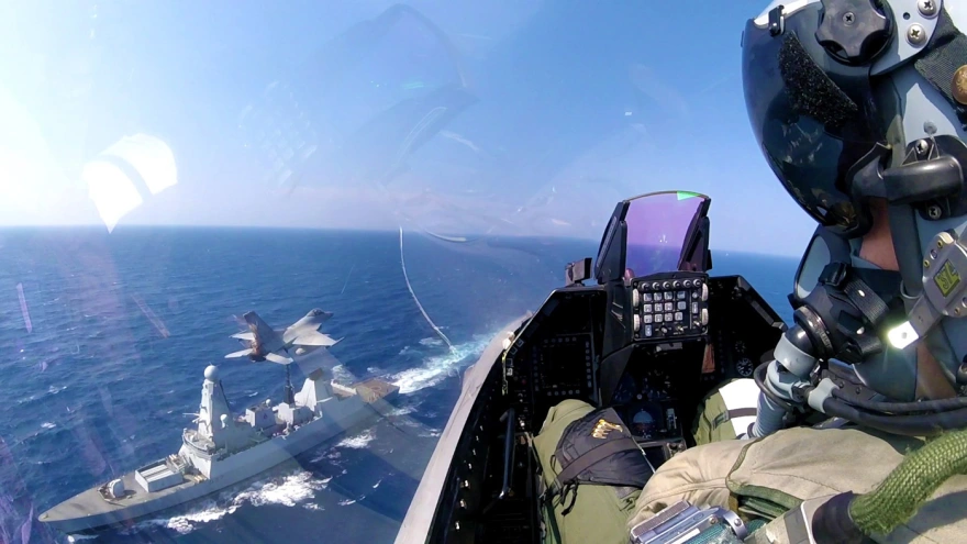 Πολεμική Αεροπορία: Συνεκπαίδευση αεροσκαφών με την SNMG2 (φωτο)