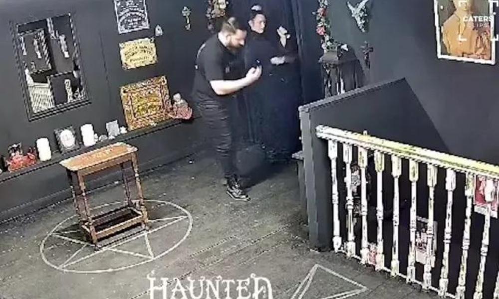 Βίντεο ντοκουμέντο: Κυνηγός φαντασμάτων καταγράφει «μεταφυσική» στιγμή