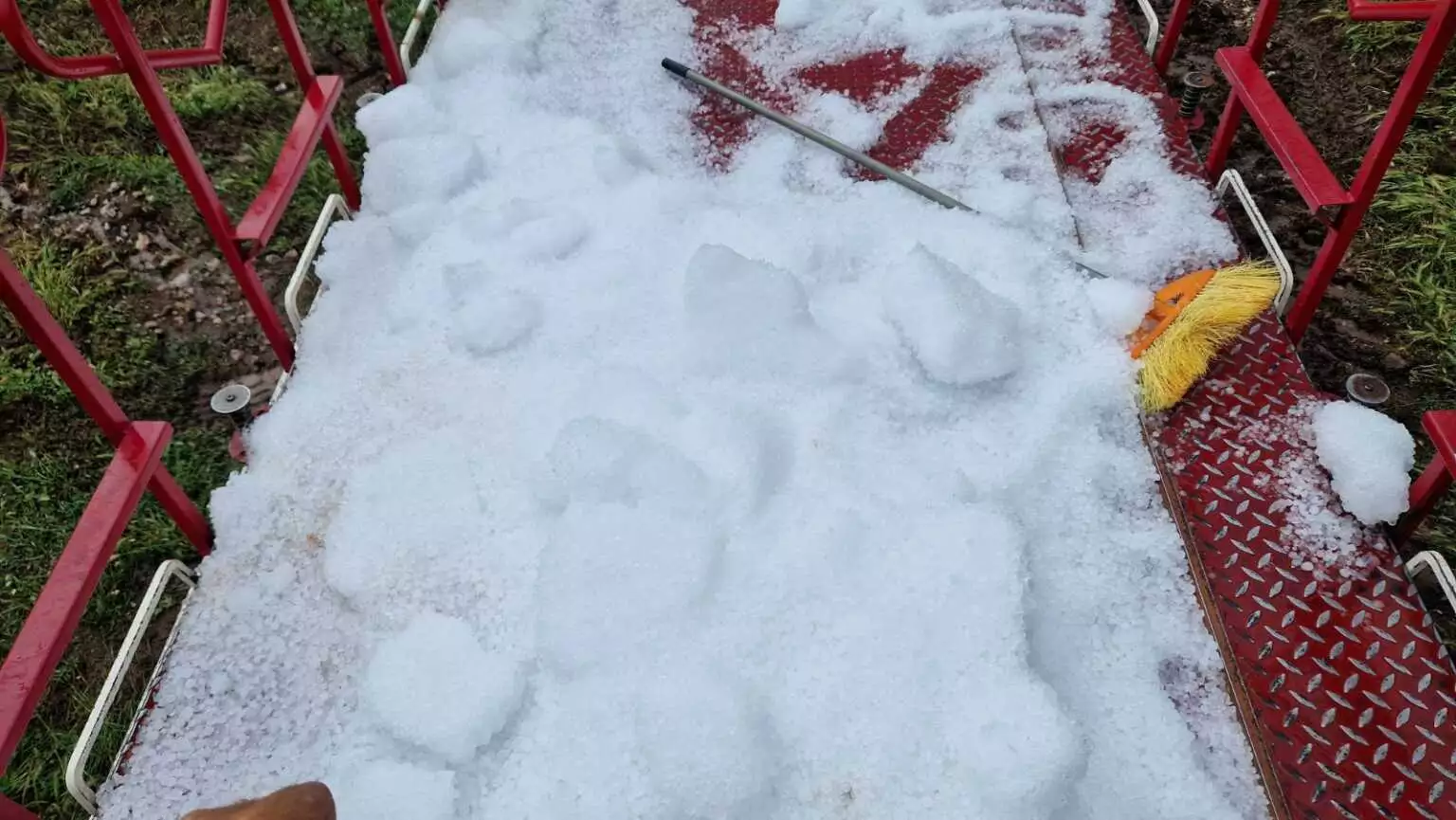 Πτολεμαΐδα: Σφοδρή χαλαζόπτωση έπληξε την Εορδαία (φωτό)