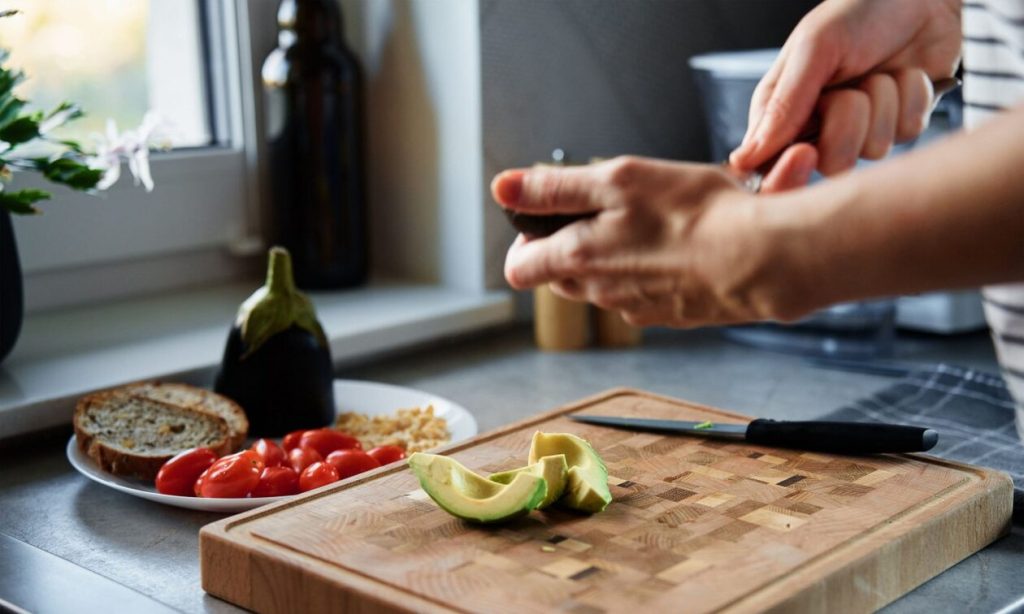 Γιατί αξίζει να τρώτε αβοκάντο κάθε μέρα – Τι θα συμβεί στο σώμα σας
