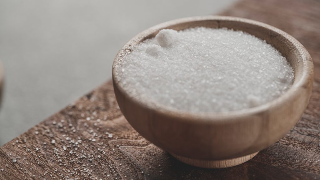 Αλάτι: Ποια μυρωδικά το «αντικαθιστούν» για να το μειώσετε