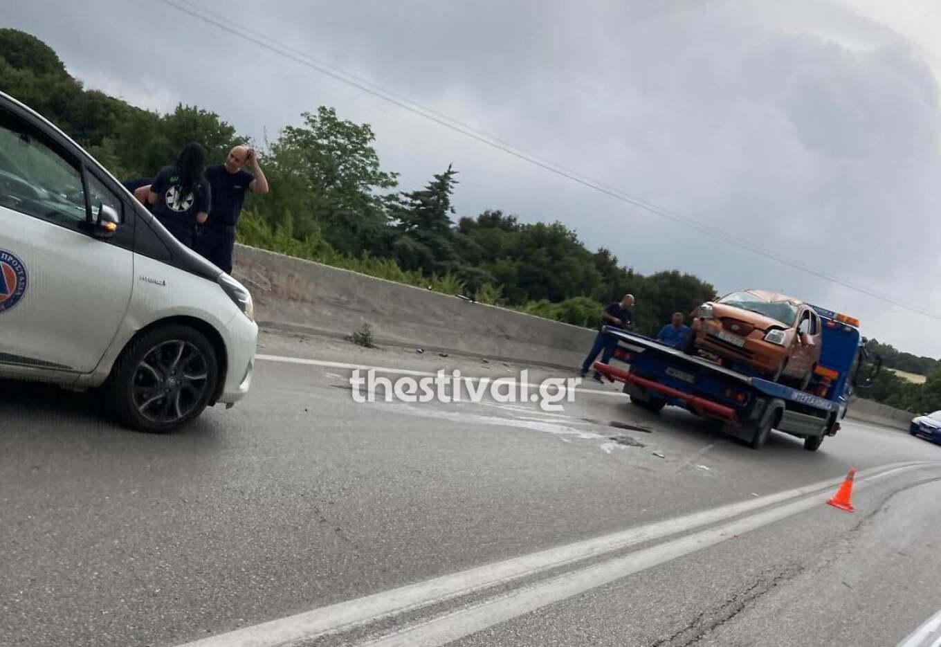 Τροχαίο στα Μουδανιά: Νταλίκα συγκρούστηκε με ΙΧ, ένας τραυματίας