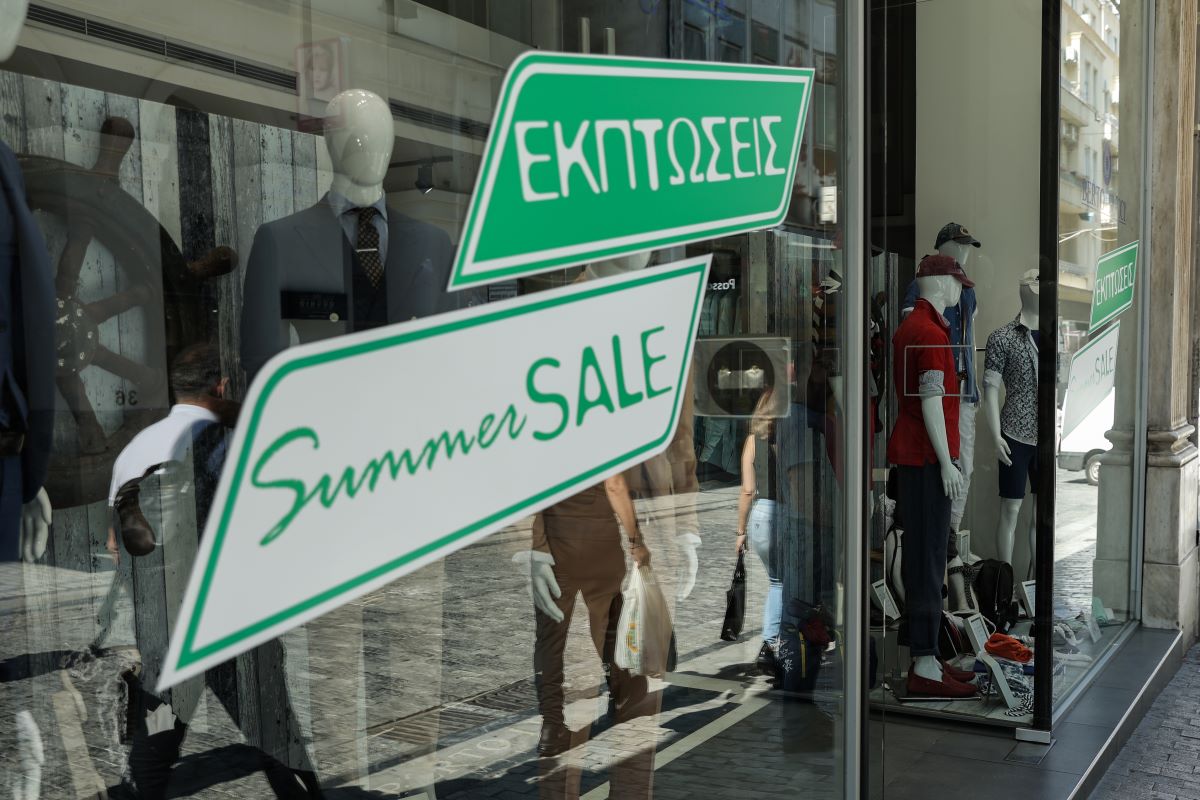 Τη Δευτέρα κάνουν «πρεμιέρα» οι θερινές εκπτώσεις – Ποια Κυριακή θα είναι ανοιχτά τα καταστήματα