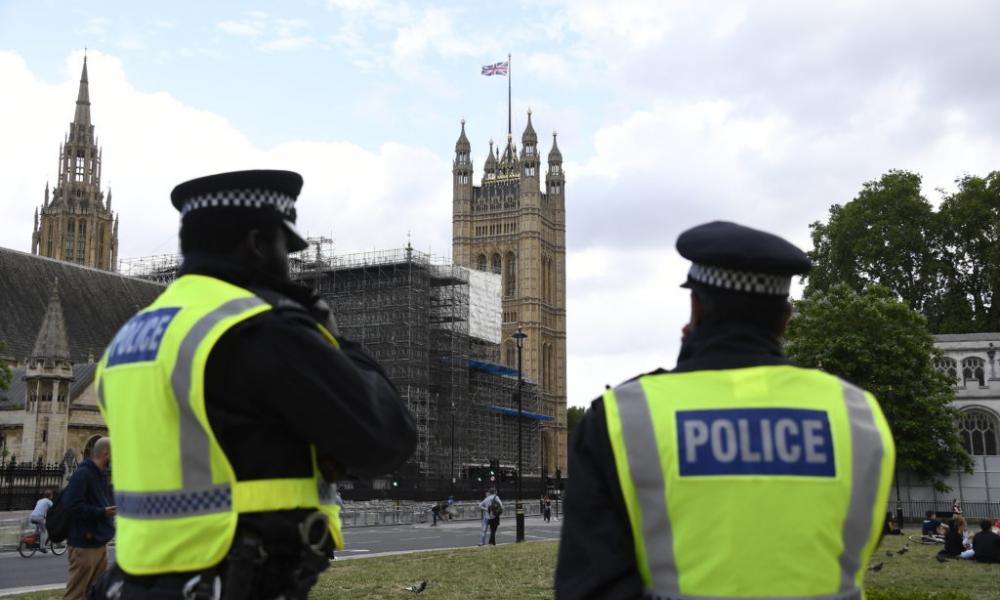 Βρετανία: Αυτοκίνητο έπεσε σε δημοτικό σχολείο στο Γουίμπλεντον – Πληροφορίες για πολλούς τραυματίες