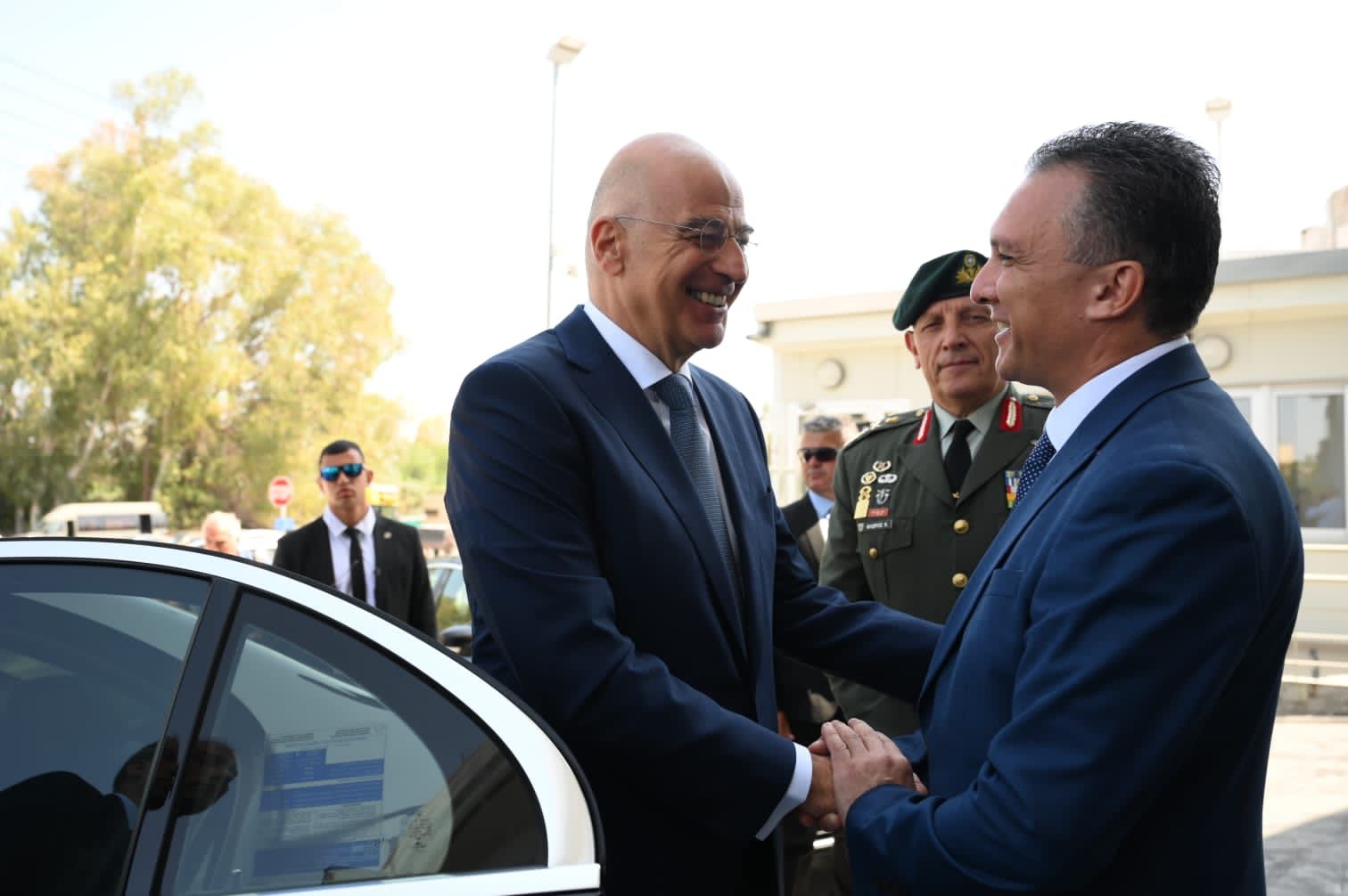 Ν.Δένδιας: Συνάντηση με την Κύπριο ΥΠΑΜ (φώτο)