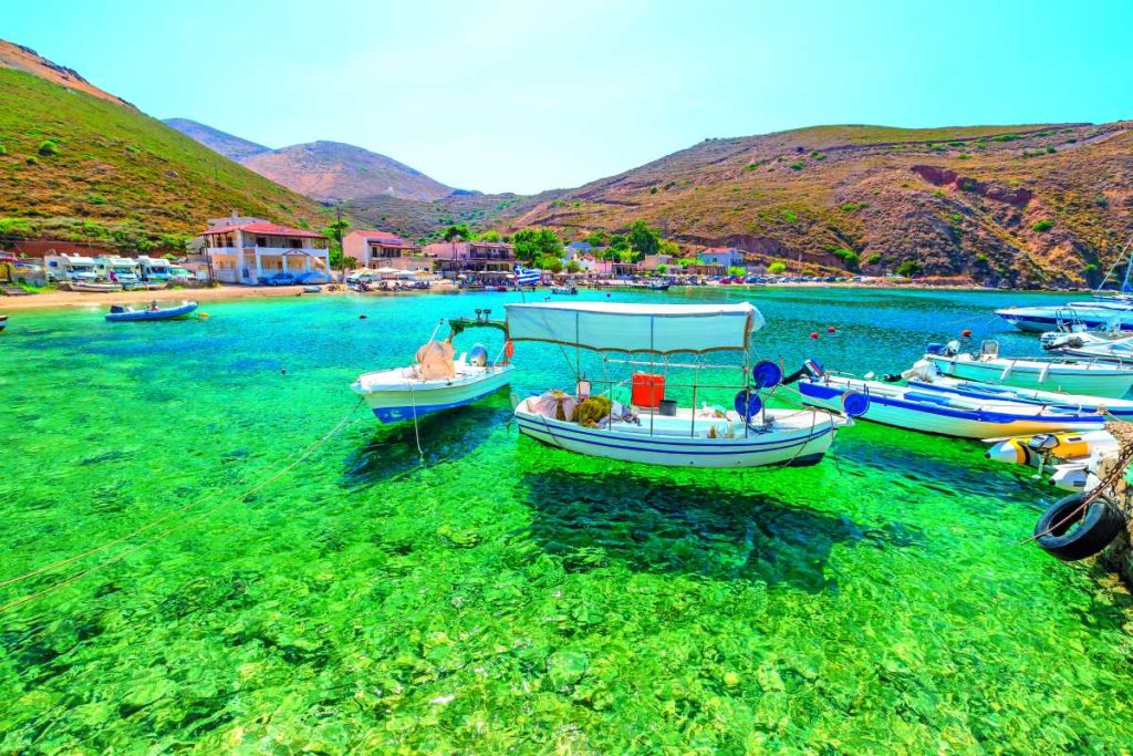 Δεν έχουν να ζηλέψουν τίποτα από τα νησιά: Πέντε παραθαλάσσια χωριά ιδανικά για τις καλοκαιρινές σας διακοπές