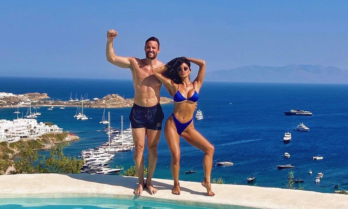 Στη Μύκονο για διακοπές η Νικόλ Σέρζινγκερ – Οι πόζες «σκέτη κόλαση» με φόντο το απέραντο γαλάζιο (φώτο)