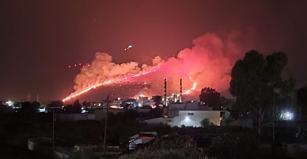 Μεγάλη φωτιά στην Εύβοια: «Δύσκολο το βράδυ» λέει ο αντιδήμαρχος Αλιβερίου (βίντεο)
