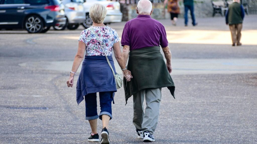 Περπάτημα και νόσος Αλτσχάιμερ: Πόσο χρειαζόμαστε την ημέρα για να καθυστερήσουμε τη νόσο;