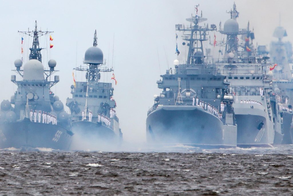 Το καμουφλάζ του ρωσικού Ναυτικού για να δίνουν μικρότερο στόχο τα πλοία του στα ουκρανικά drones (φωτό)