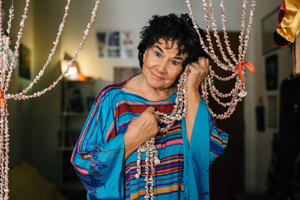 Μακάβριο εύρημα στο σπίτι της Καλή Καλό στην Κυψέλη – Είχε τα οστά του γιου της μέσα σε μπαούλο