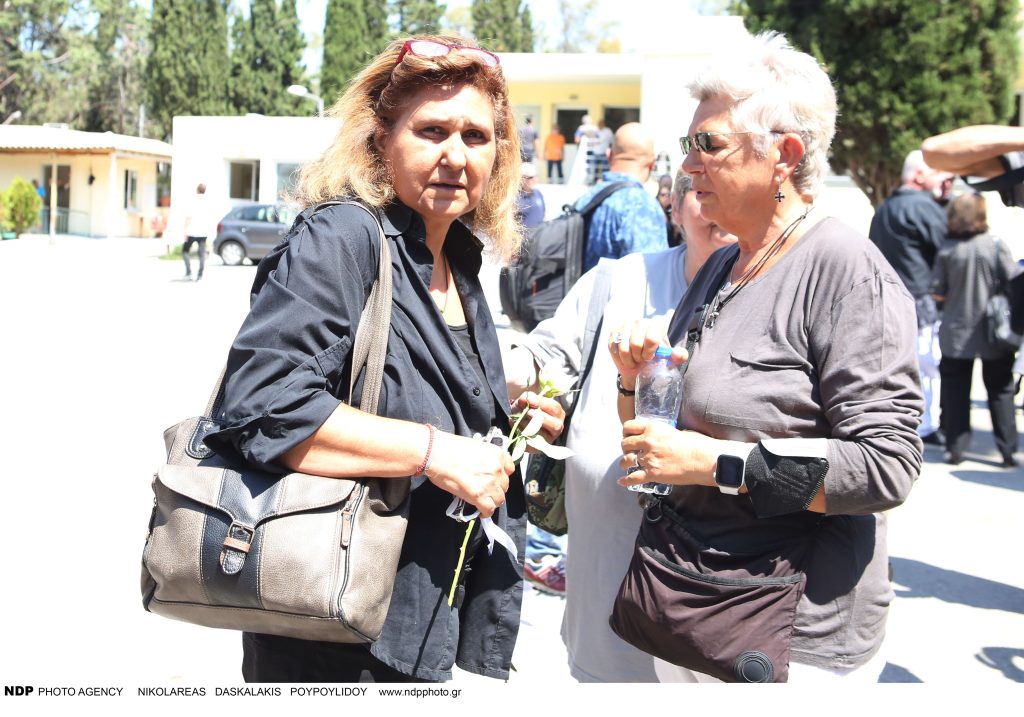 Στην Καισαριανή το τελευταίο «αντίο» στη Γιώτα Γιάννα – Ποιοι παρευρέθηκαν (φωτο)